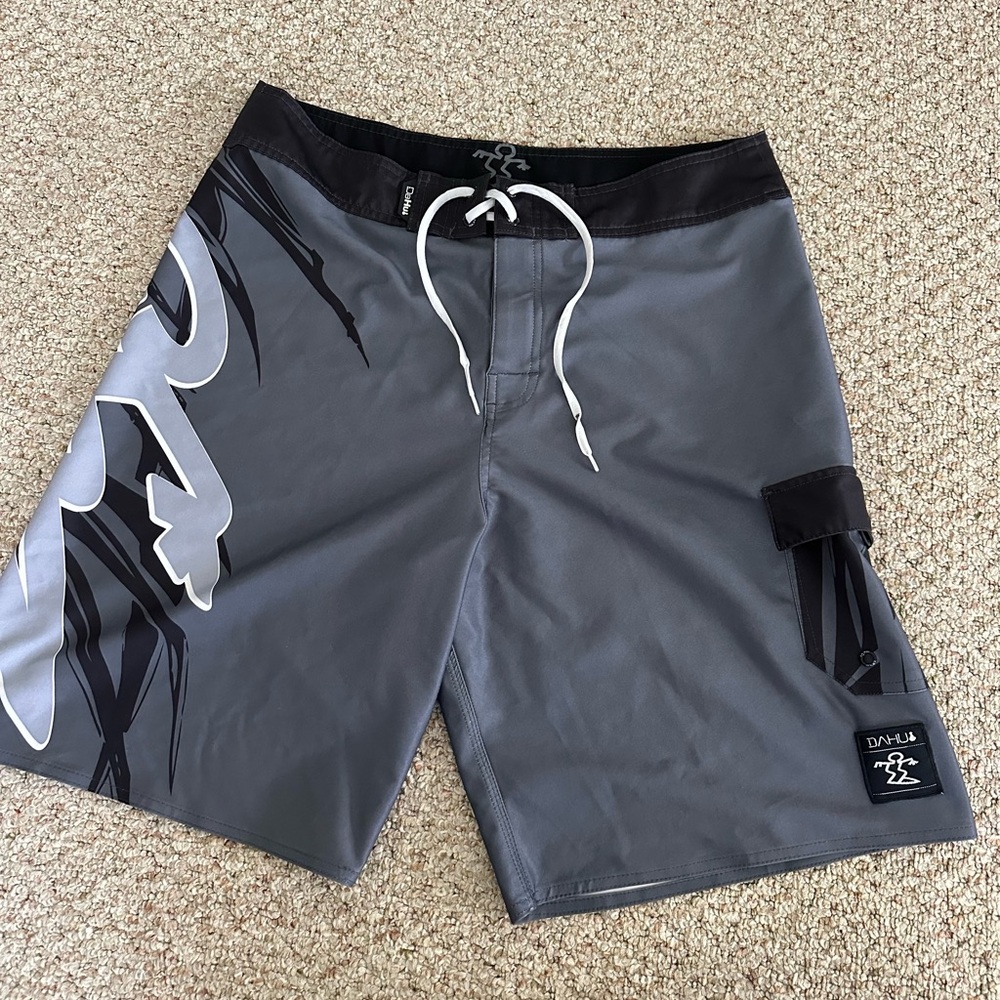 Da Hui mens size 36 board shorts
